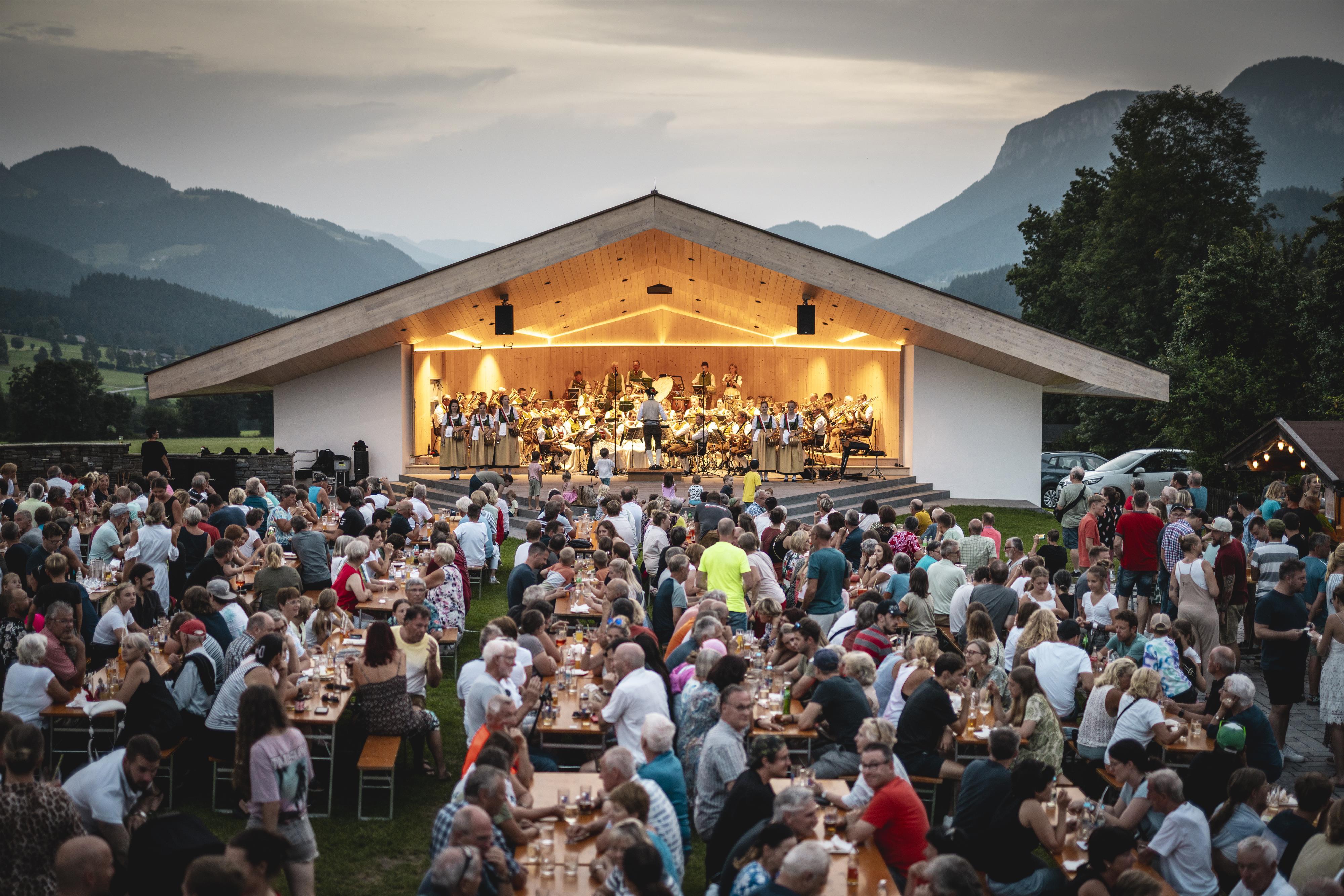 Dorfabend und Platzkonzert in Scheffau