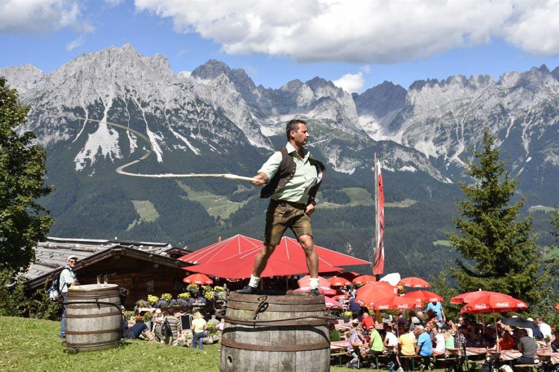Goaslschnoiz’n auf der Rübezahl Alm in Ellmau