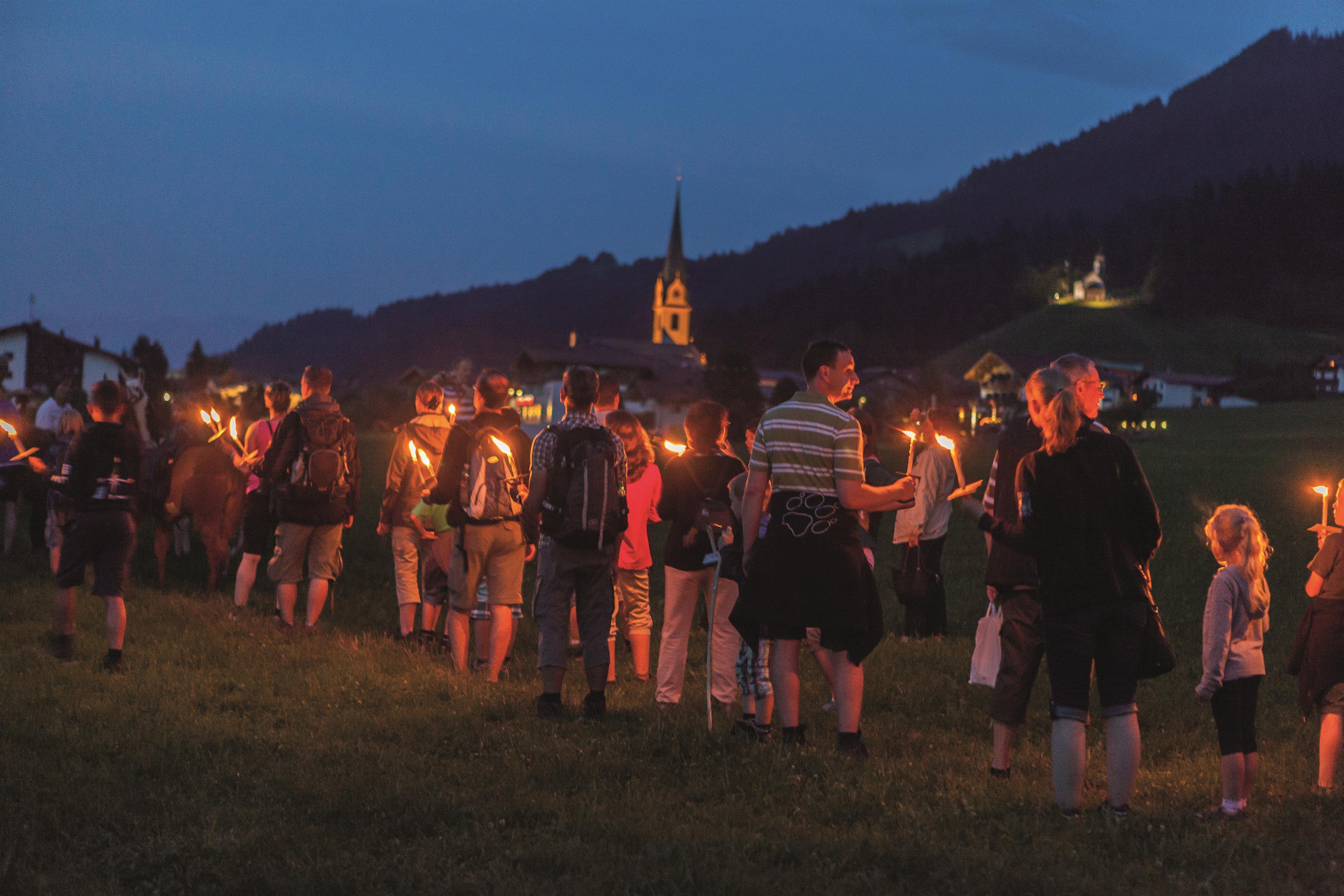 Fackelwanderung „Feuer und Flamme“in Ellmau