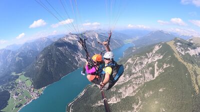 Tandemsprung in Maurach - mit Blick auf Pertisau und den Achensee