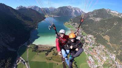 Tandemsprung in Maurach - mit Blick auf den Achensee