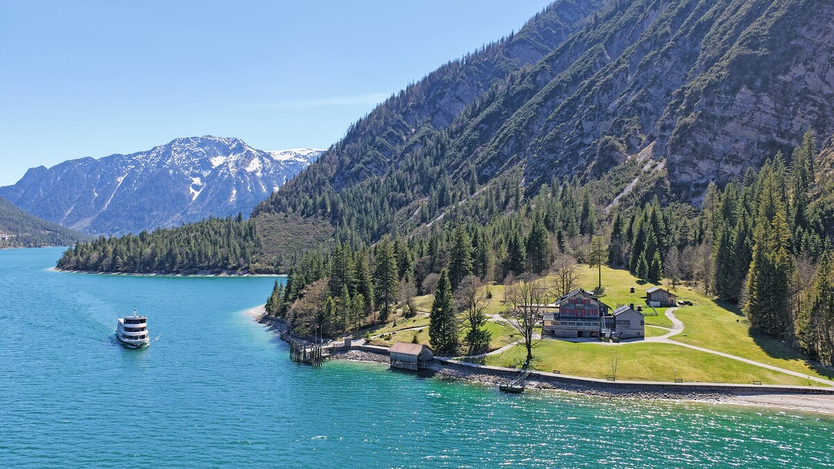 Spring at Lake Achensee – boat on the way to Gaisalm