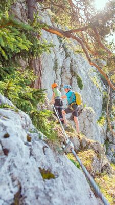 Der Felix & Charlotte Familienklettersteig nahe der Rofan Seilbahn wurde speziell für Einsteiger und Familien gebaut.