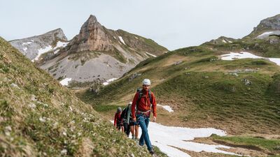 Zustieg zum Klettersteig an der Haidachstellwand - im Hintergrund der Rosskopf
