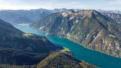 View in autumn above the Köglalm to Lake Achensee