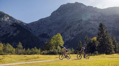Mountainbiker am Weg zur Gramai Alm