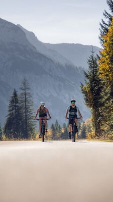 Mountainbiker in den Karwendeltälern in Pertisau