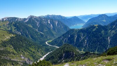Blick vom Plumssattel zum Achensee