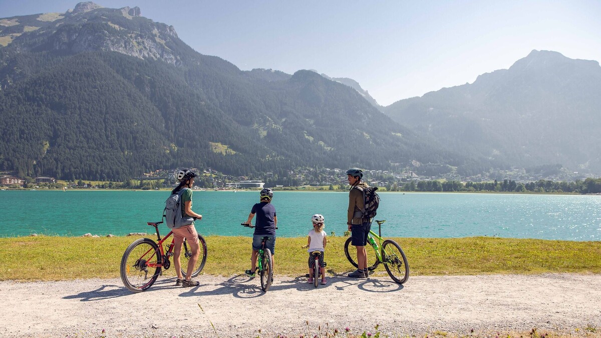 Familienradtour entlang des Seeufers von Maurach nach Pertisau