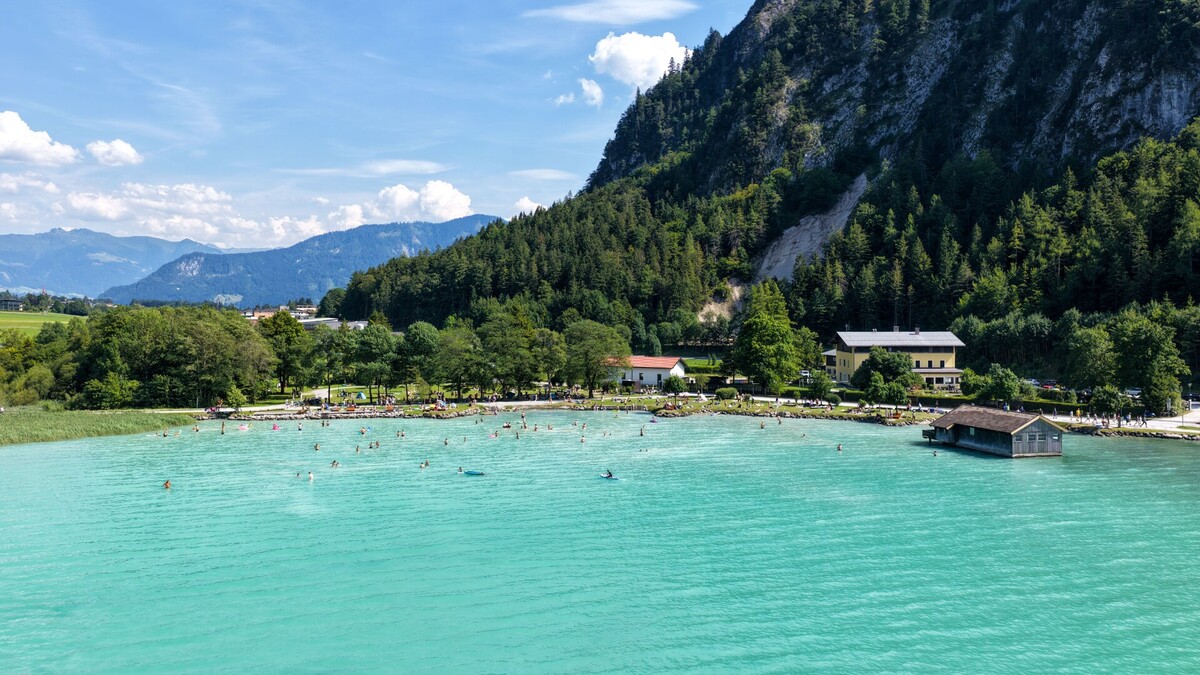 Seespitz bathing beach in Maurach offers a gently sloping entrance into the lake. On sunny days, the clear water of Lake Achensee appears bright turquoise.