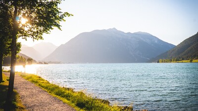 Evening walk on Lake Achensee with breathtaking views