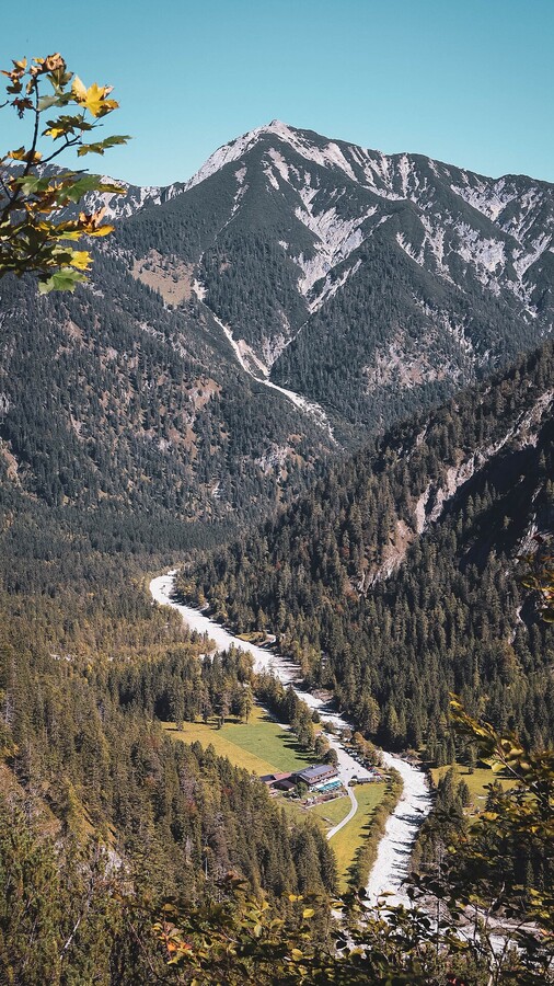 Blick zur Gernalm am Aufstieg zum Plumssattel