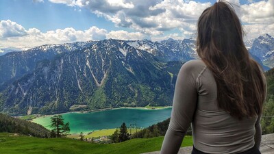 Die Dalfaz Alm bietet einen herrlichen Ausblick auf den Achensee und das Karwendelgebirge.