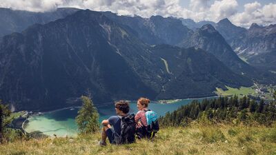 schöne Seeblicke am Weg zur Dalfaz Alm