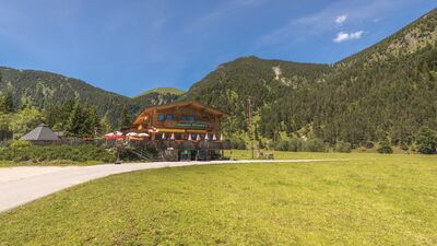 das Alpengasthaus Pletzachalm im Naturpark Karwendel in Pertisau