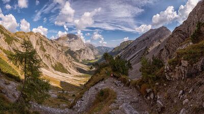 am Wanderweg zur Lamsenjochhütte - Blick zurück ins Falzthurntal zur Gramai