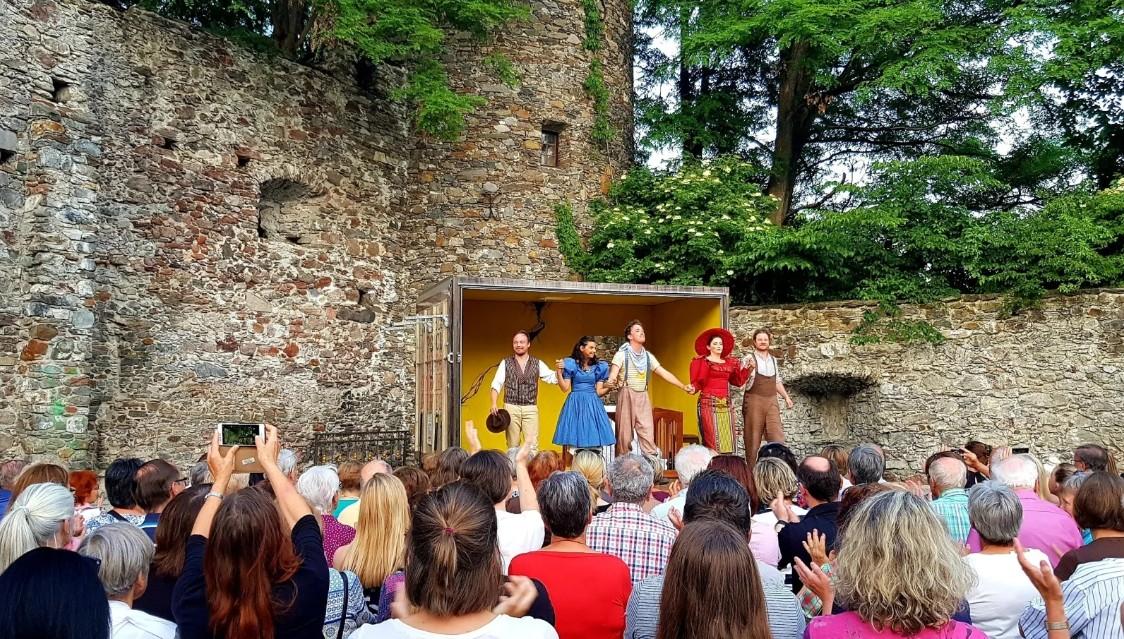 Theaterwagen Porcia – „Das Eulenmädchen“