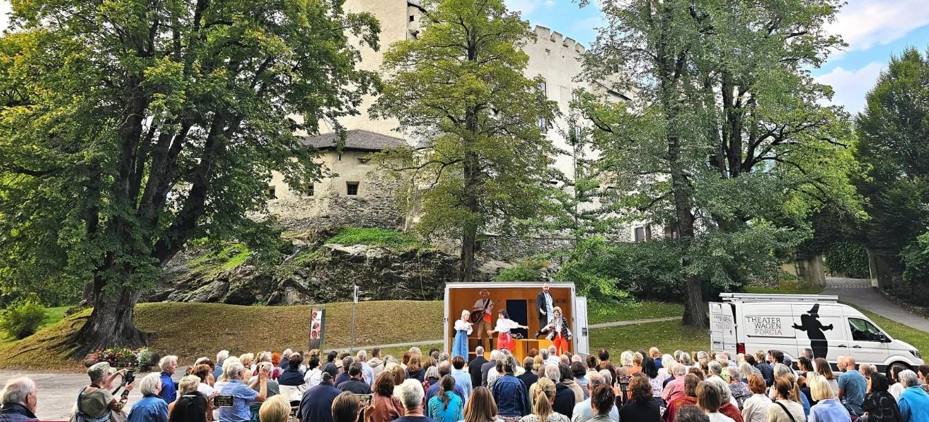 Theaterwagen Porcia – „Der Brandner Kaspar und das ewig‘ Leben“