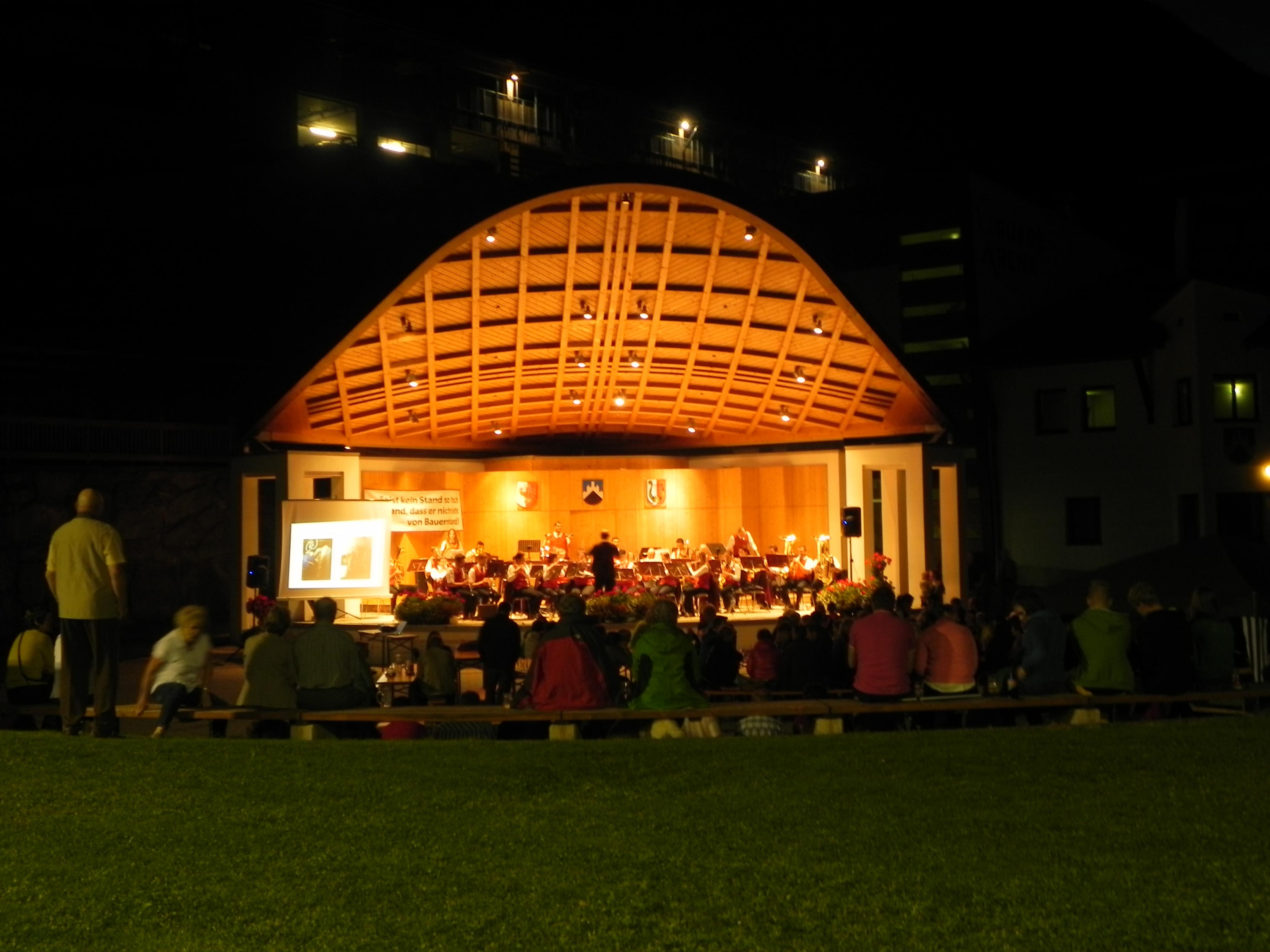 Platzkonzert der „Stuawandmusig“in Arzl