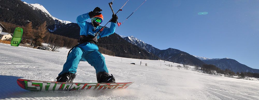 Snowkiting on Lake Resia