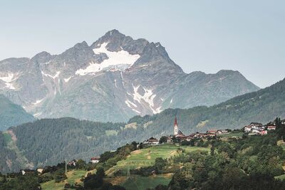 Brennereidorf Stanz_Burgenweg