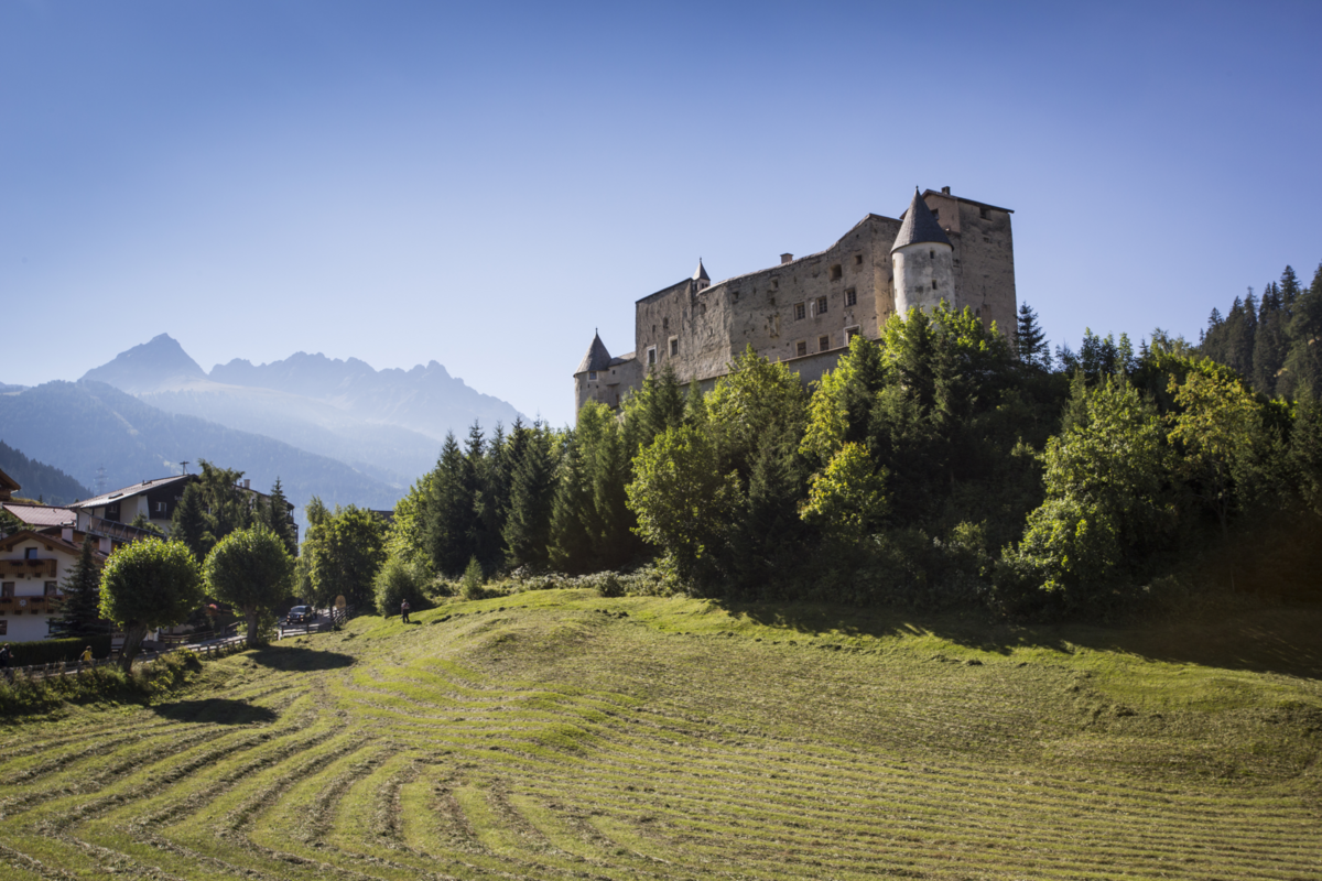 Schloss Naudersberg