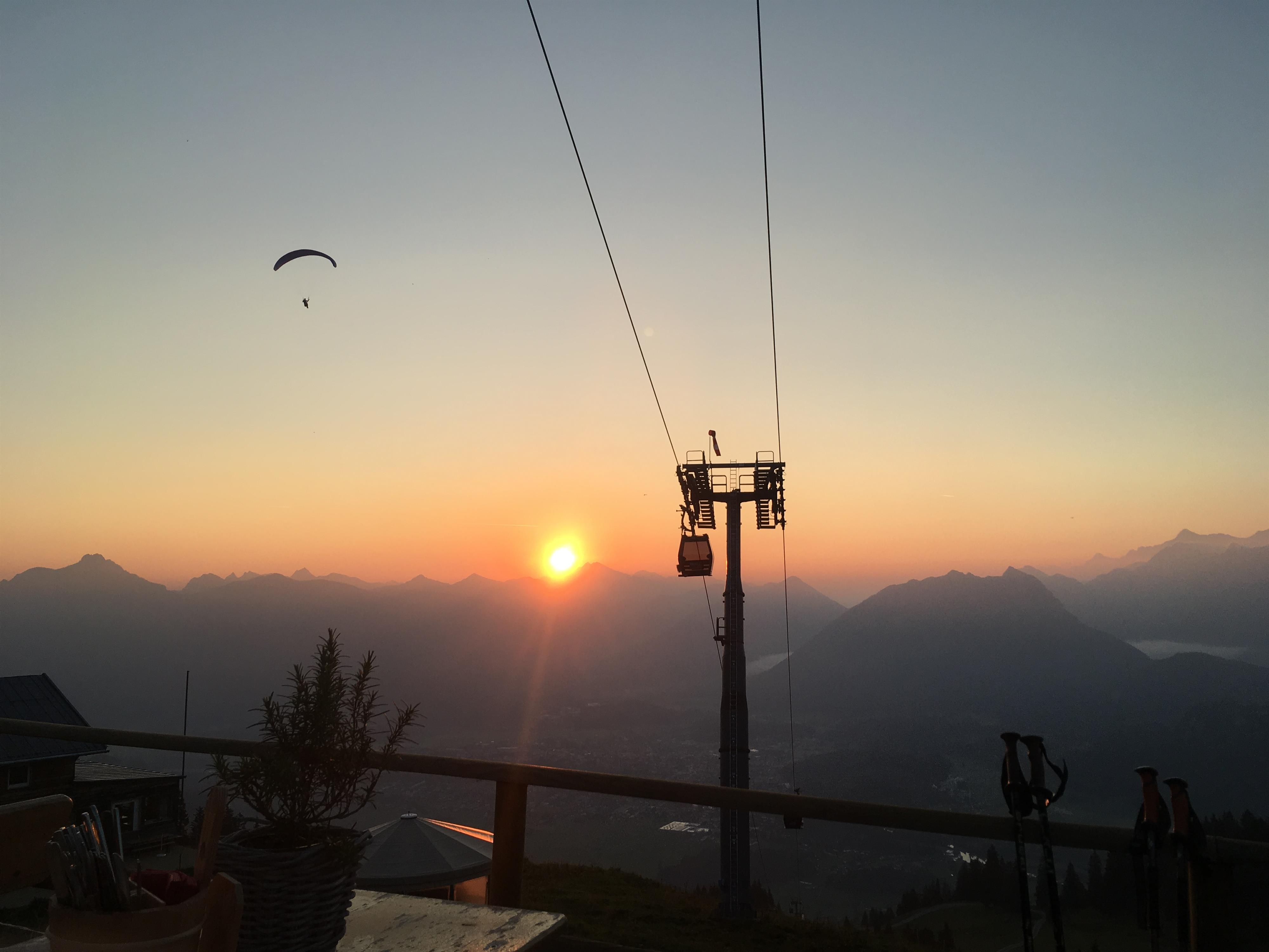 Sonnenaufgangsfahrt – Bergwelt Hahnenkamm