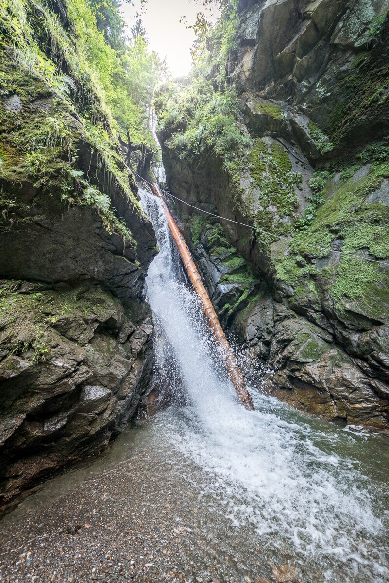 Blick auf den Piller Wasserfall