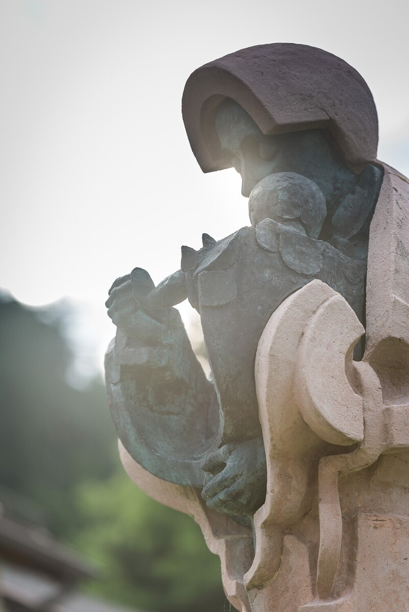 Statue