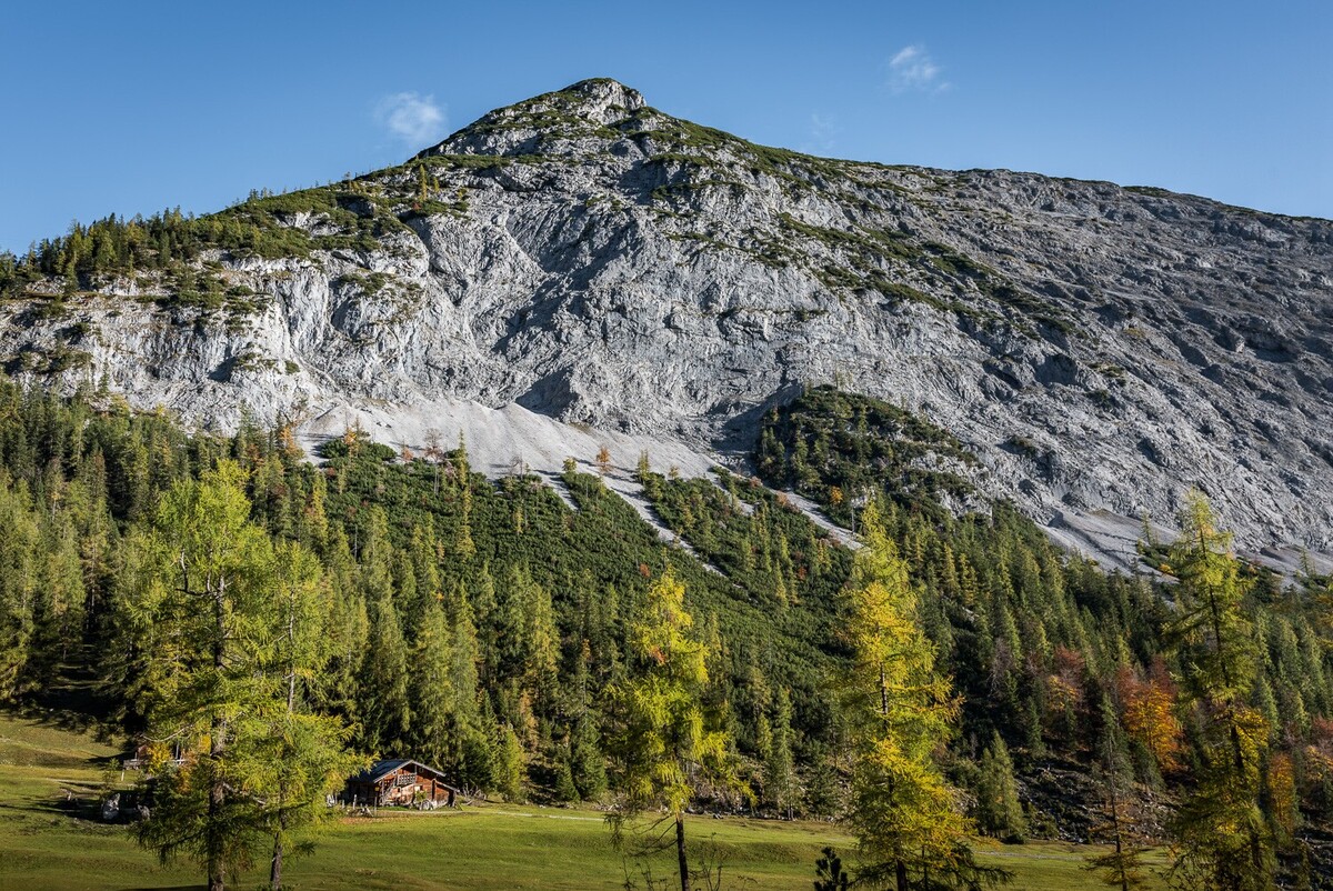 Stallental valley with the Karwendel Mountains