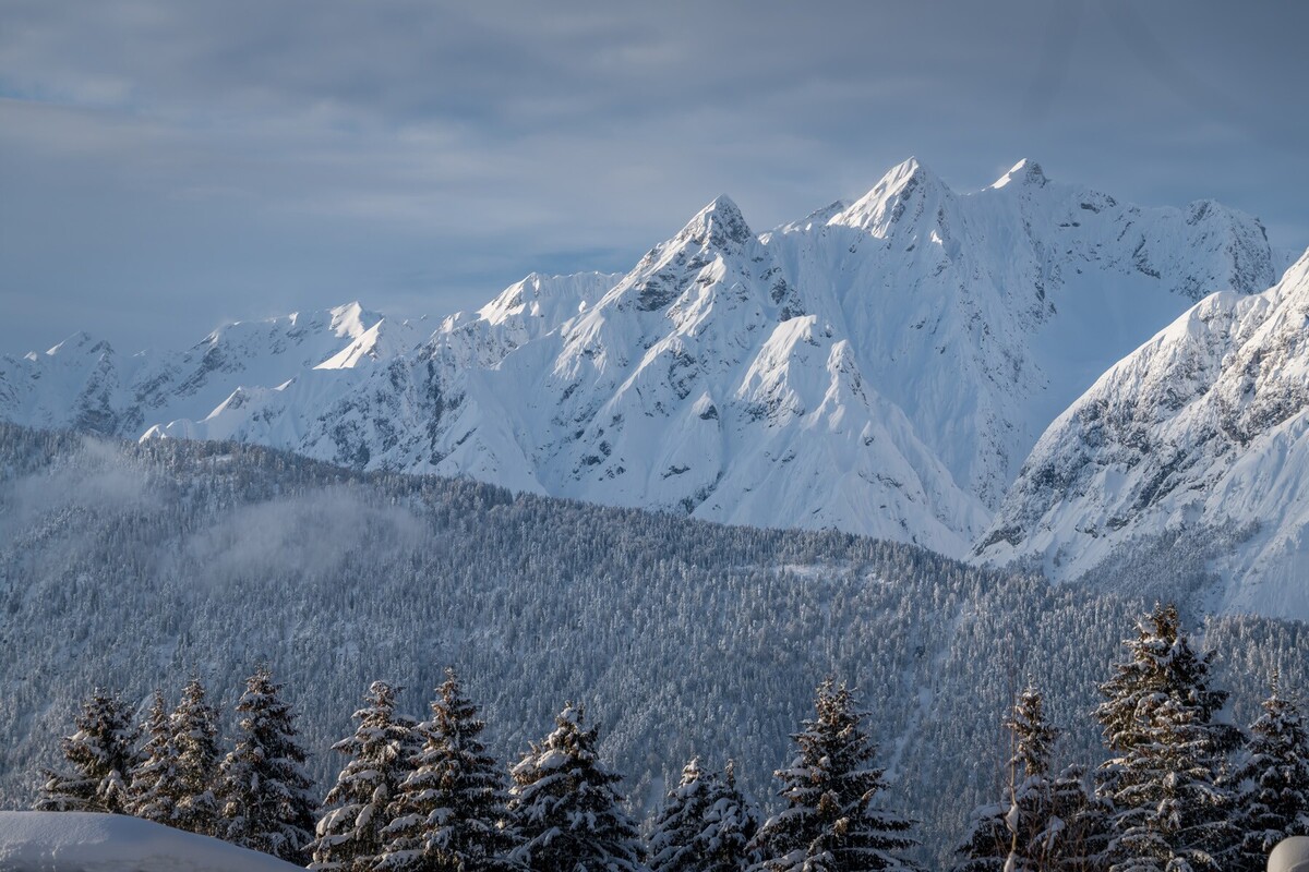 Blick auf Karwendelgebirge im Winter