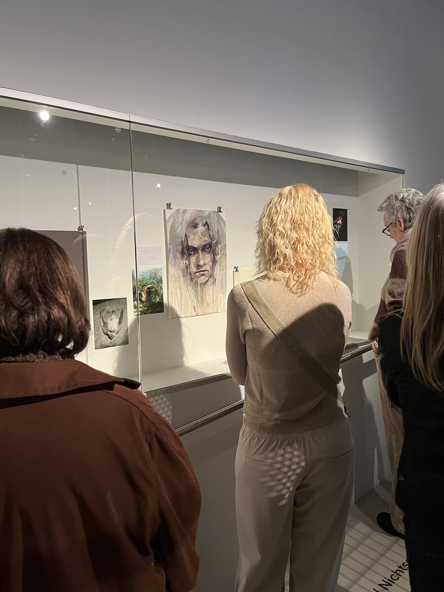 Besucher im Museum der Völker