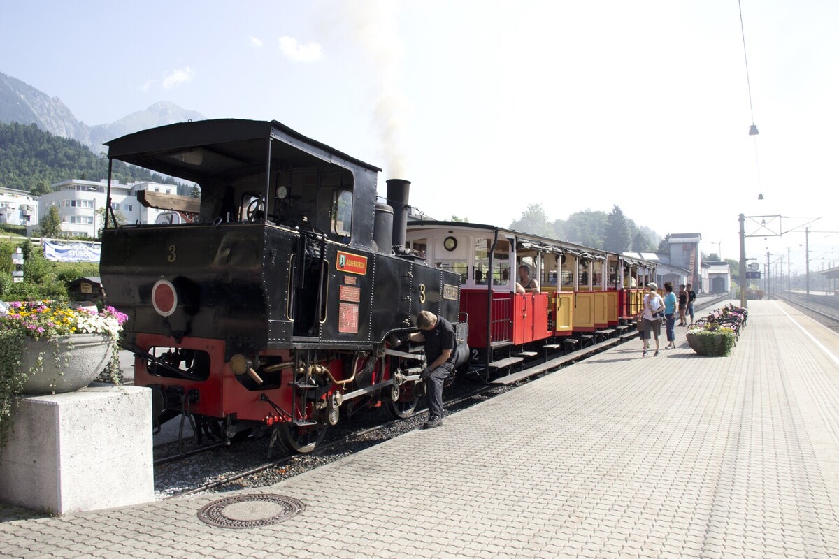 Achenseebahn am Bahnhof Jenbach