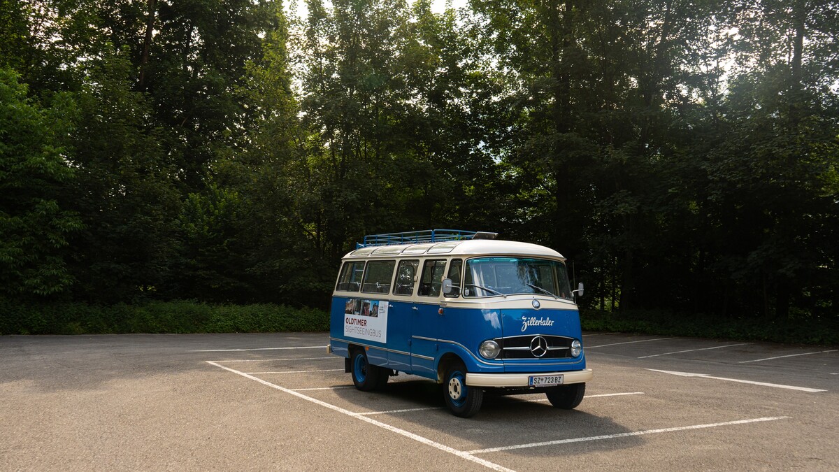 Oldtimer Sightseeing Bus Tour 3