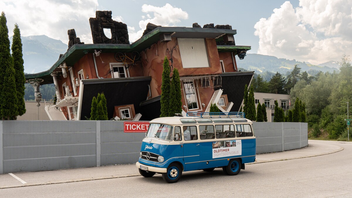 Oldtimer Sightseeing Bus Tour 2