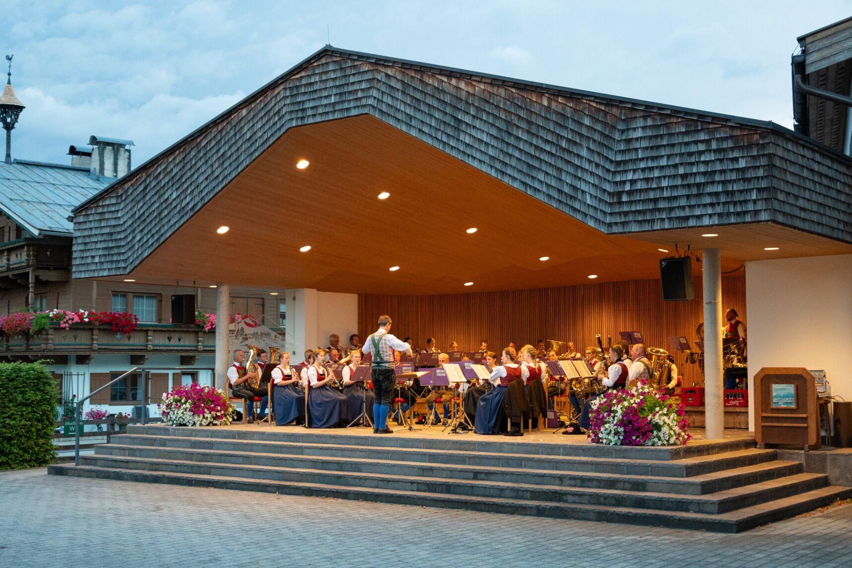 Platzkonzert der Bundesmusikkapelle Oberndorf
