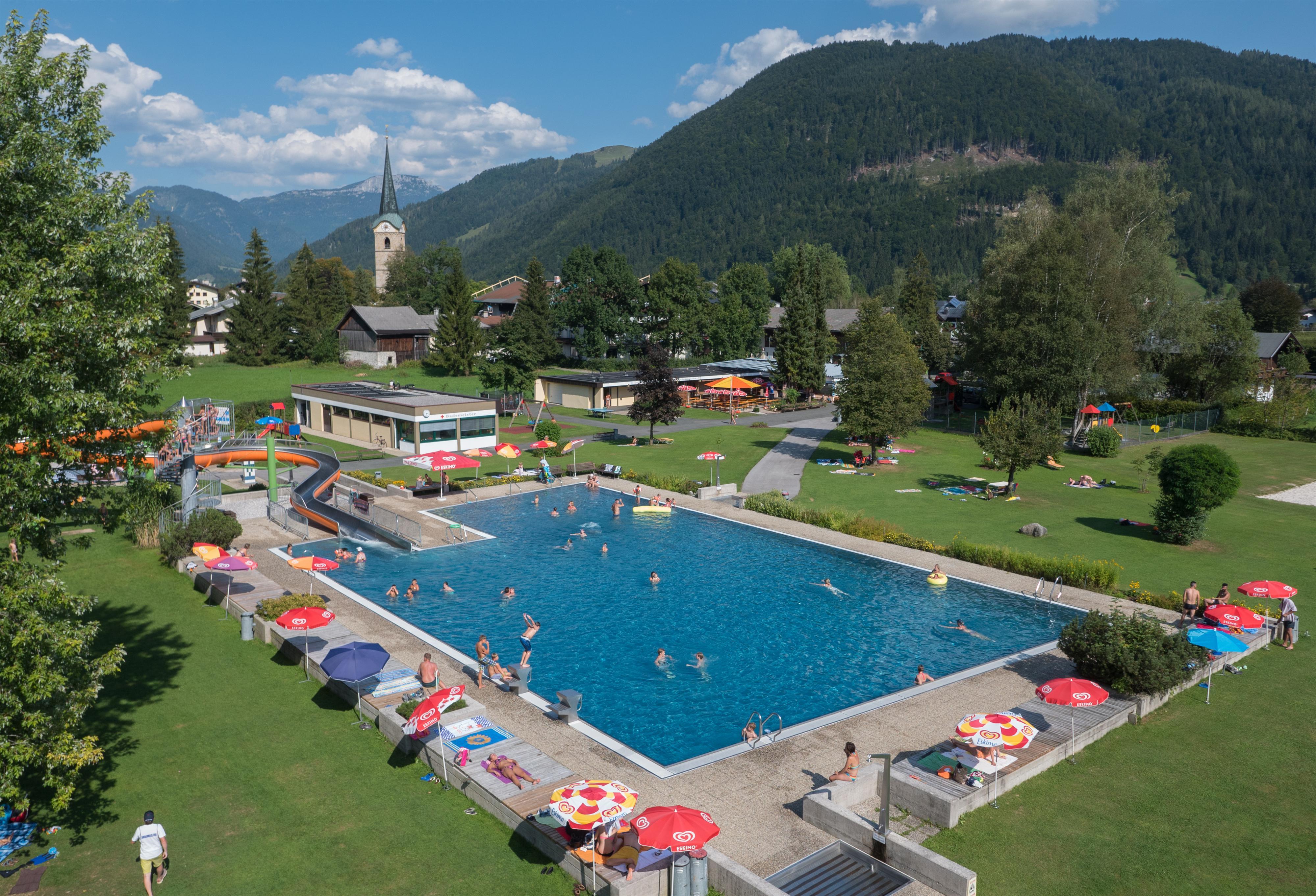 Pool Nights im Kaiserquell: Schaumparty
