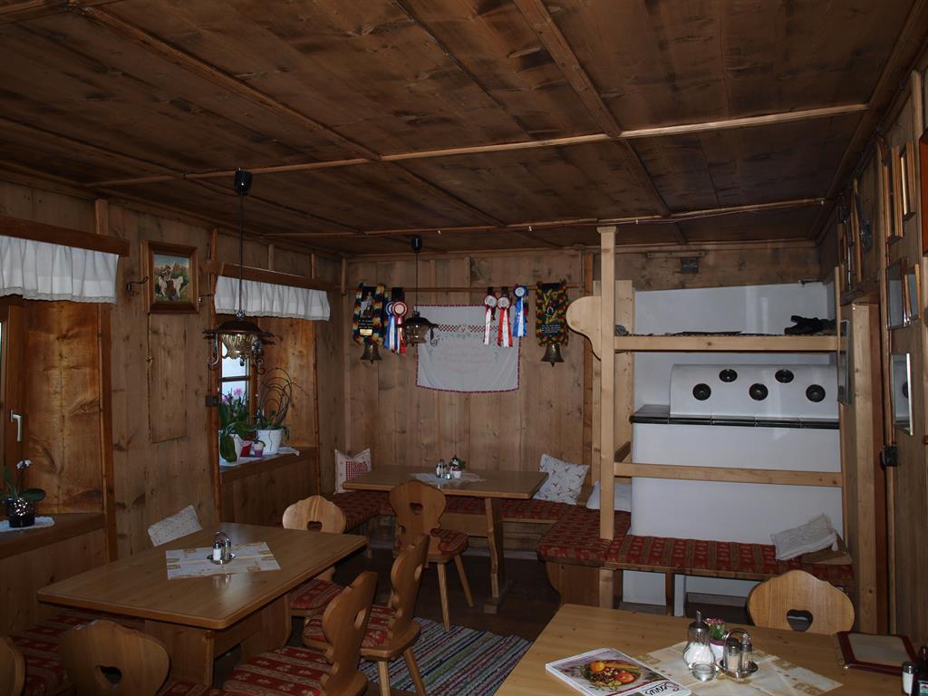 Jausenstation Oberkartnall 1.275m - Stube