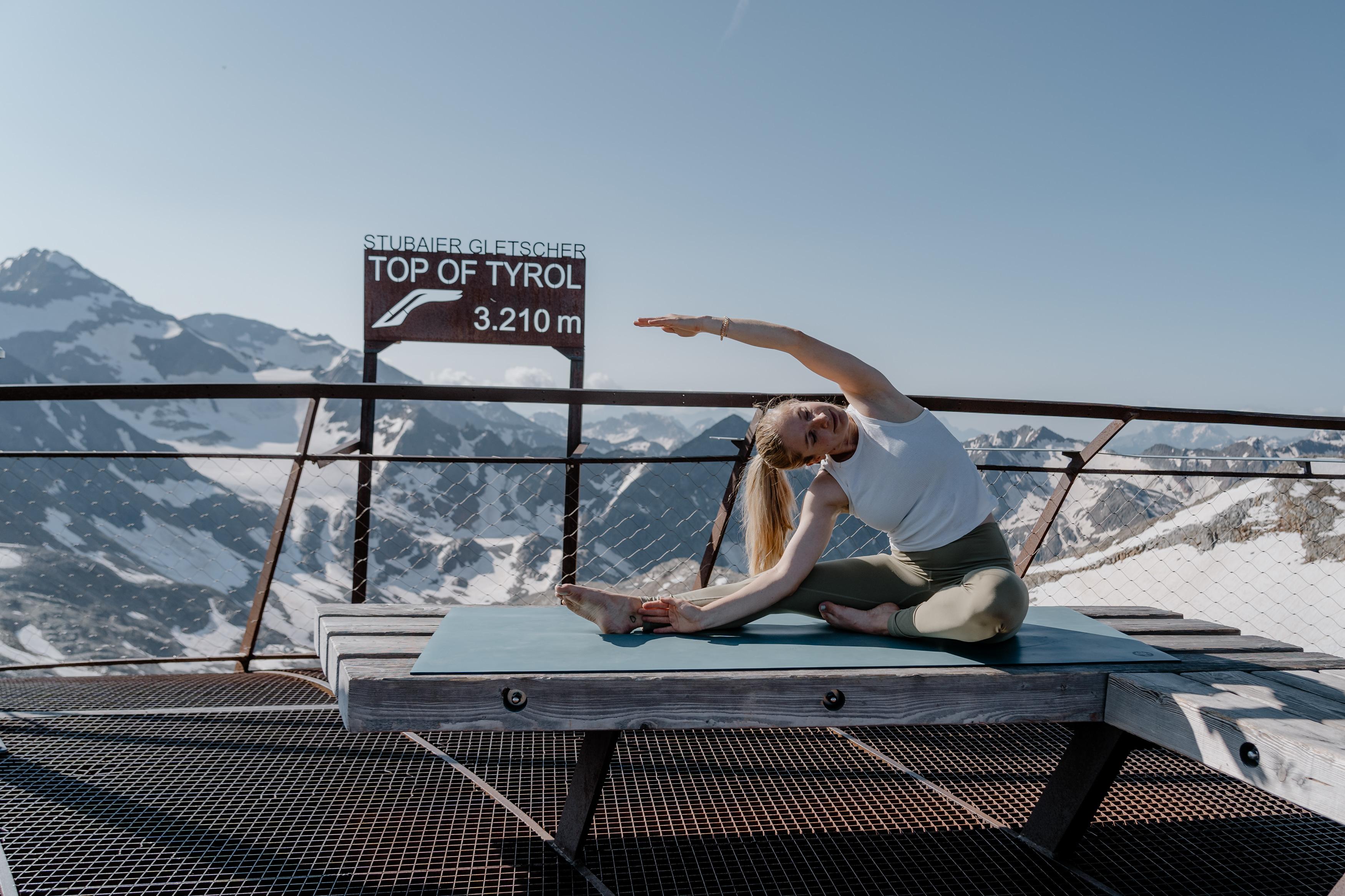 Yoga am Berg