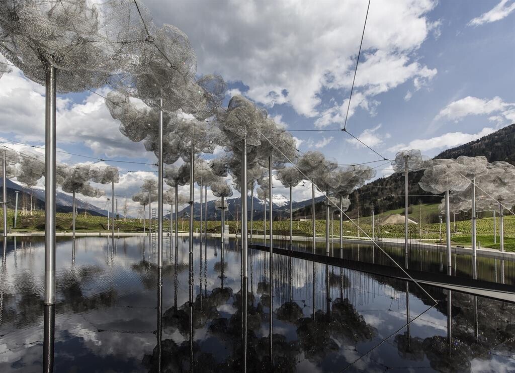Kristallwolke im Gartenbereich der Kristallwelten