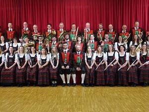 Platzkonzert der Musikkapelle und Alphornbläser Schattwald